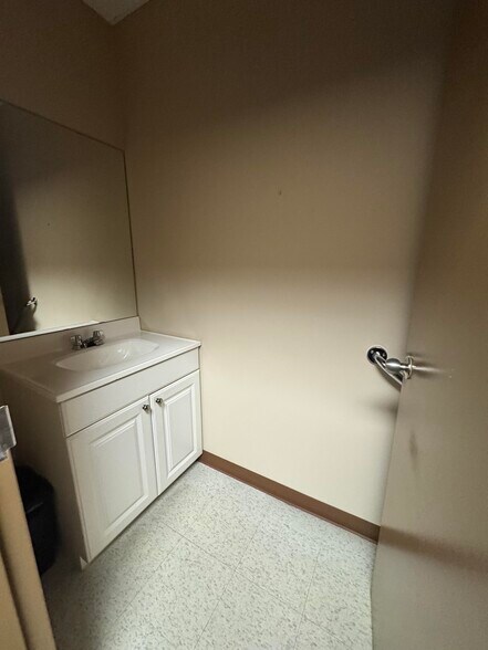 More Photos Of 240 Waterloo St, London Medical For Lease
