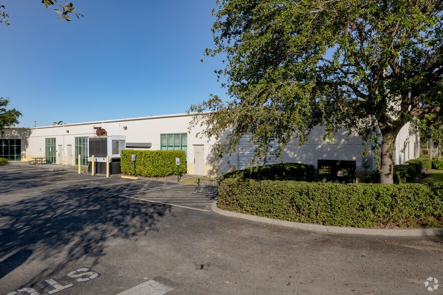 More Photos Of 580-584 NW University Blvd, Port Saint Lucie Unknown For Lease