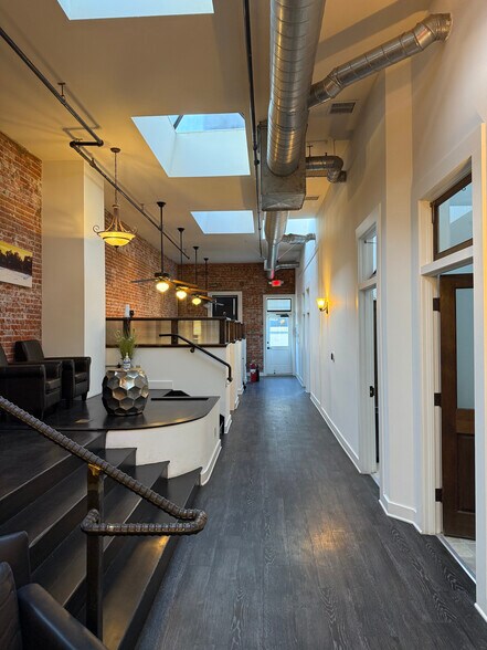 More Photos Of 472-476 E Main St, Ventura Storefront Retail Office For Lease