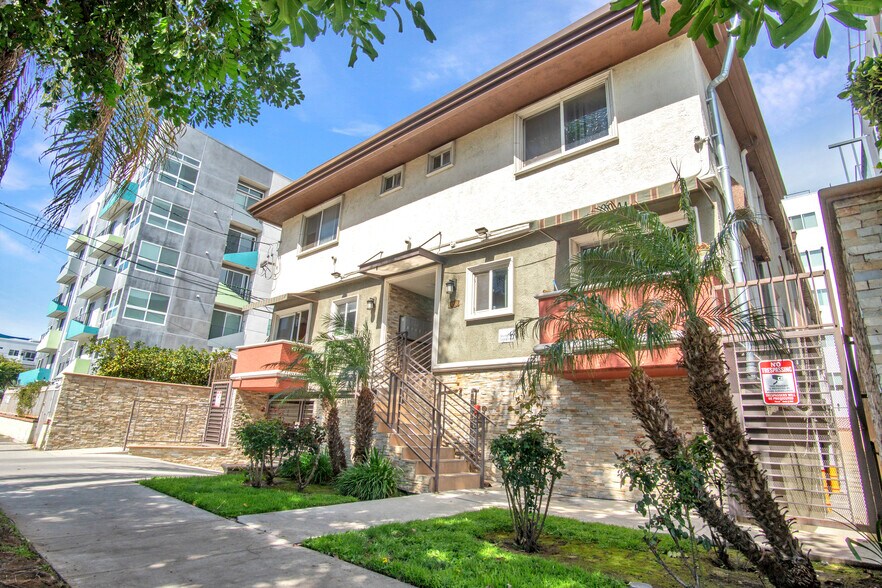 More Photos Of 11063 Cumpston St, North Hollywood Apartments For Sale