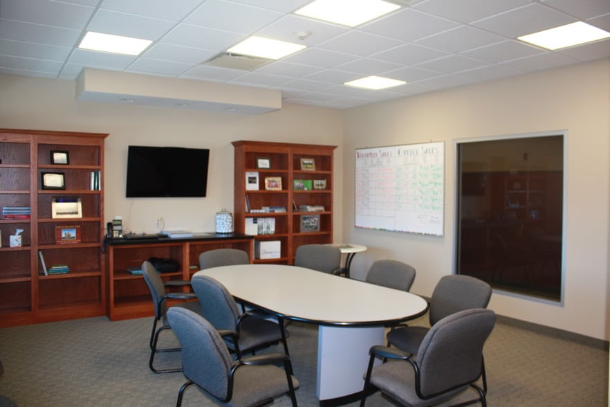 More Photos Of 1901-1907 Vestal Pky E, Vestal Township Office For Lease