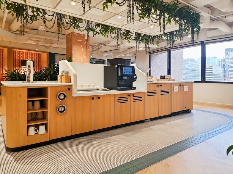 More Photos Of 2451 Crystal Dr, Arlington Coworking Space