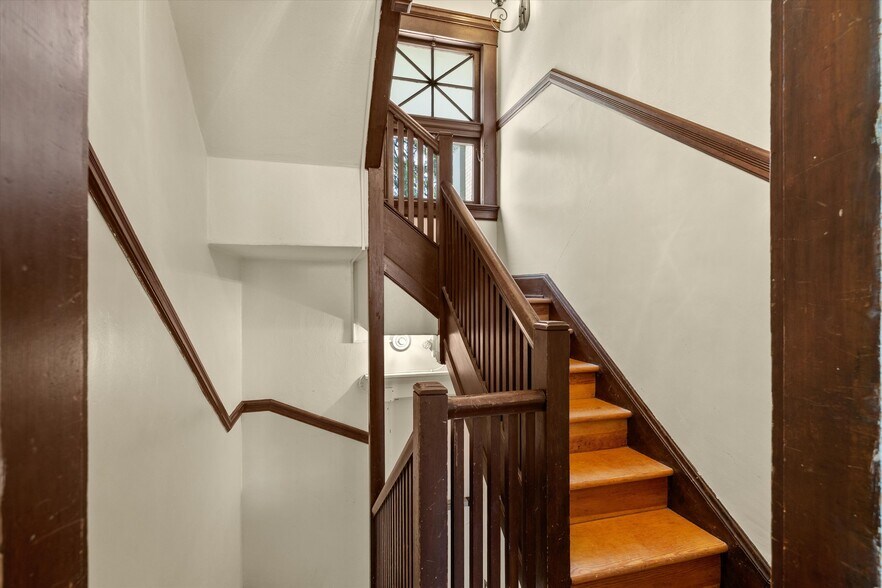 More Photos Of 909 Jefferson St, Red Bluff Specialty For Sale