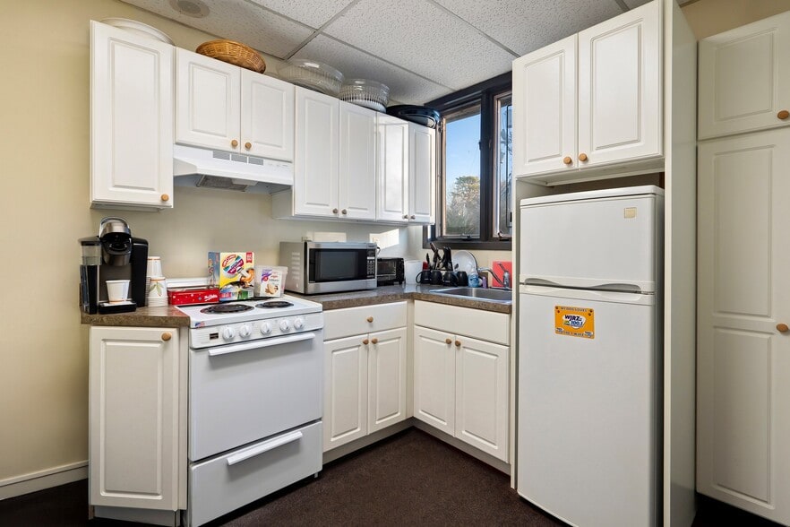 More Photos Of 641 Beach Ave, Stafford Airport For Sale