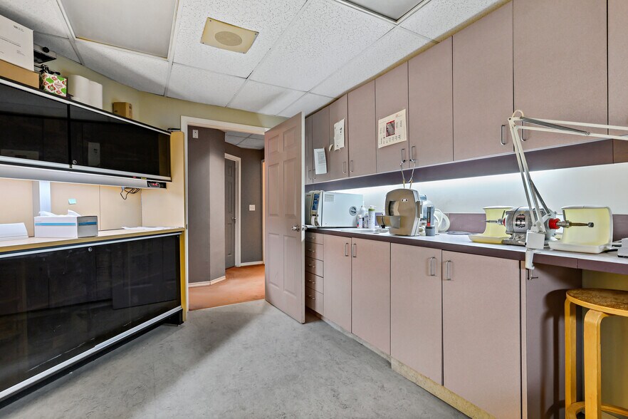 More Photos Of 5600 Elbow Dr SW, Calgary Medical For Sale