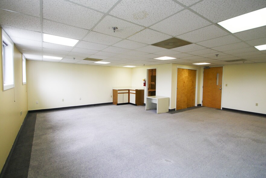 More Photos Of 205 Worcester Ct, Falmouth Loft Creative Space For Sale