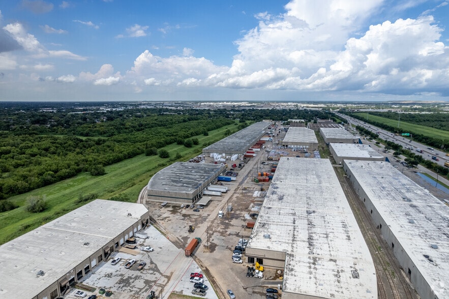 More Photos Of 2015 Turning Basin Dr, Houston Service For Lease