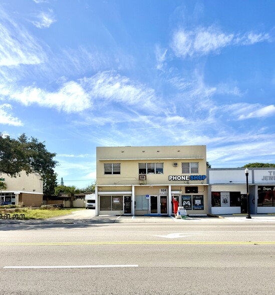 Primary Photo Of 924-926 N Federal Hwy, Hollywood Storefront Retail Residential For Lease