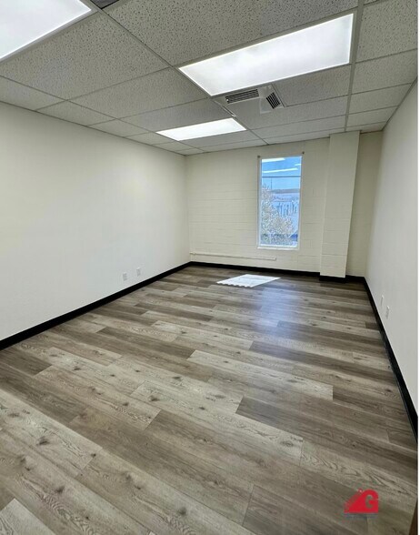 More Photos Of 9851 Owensmouth Ave, Chatsworth Warehouse For Lease