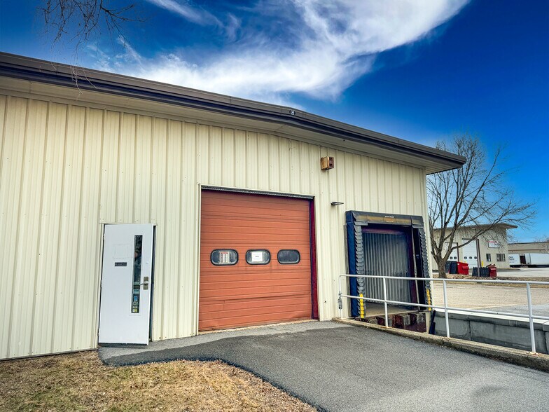 More Photos Of 402 Boyer Cir, Williston Distribution For Lease