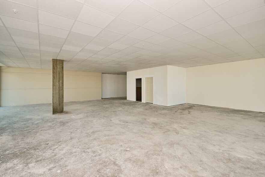 More Photos Of 1598 Long Beach Blvd, Long Beach Storefront Retail Office For Sale