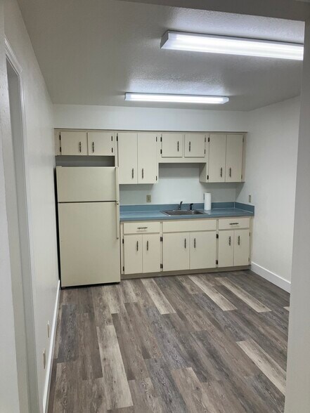 More Photos Of 102 N Country Road 470, Lake Panasoffkee Office For Lease