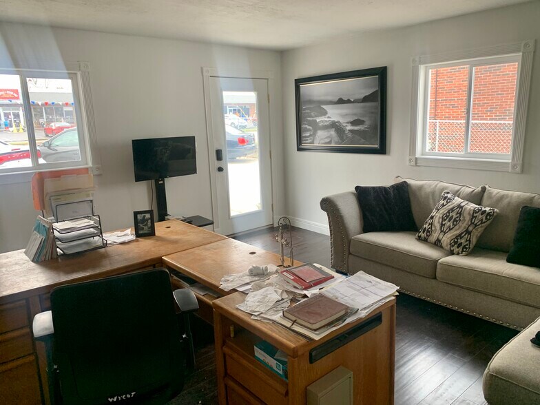 More Photos Of 521 W Kearney St, Springfield Auto Dealership For Sale