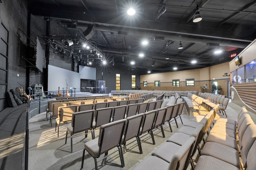 More Photos Of 17180 Soledad Canyon Rd, Canyon Country Religious Facility For Sale