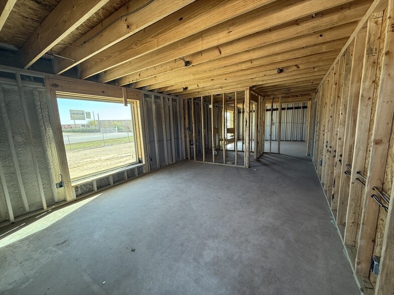 More Photos Of 7970 Old Bastrop Rd, New Braunfels Warehouse For Sale