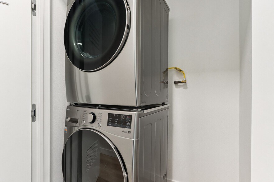 More Photos Of 9900 Venice Blvd, Culver City Apartments For Lease