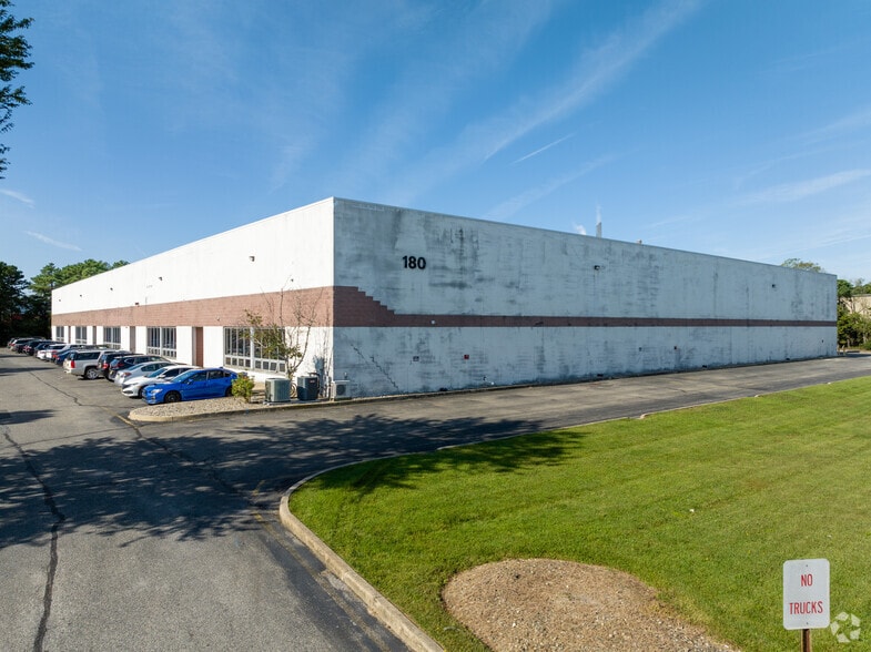 More Photos Of 180 Lehigh Ave, Lakewood Warehouse For Lease