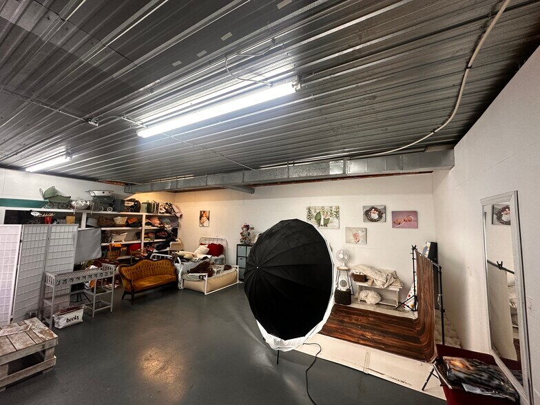 More Photos Of 522A S Main St, Broadway Flex For Sale