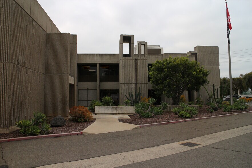 More Photos Of 17550 Gillette Ave, Irvine Manufacturing For Sale