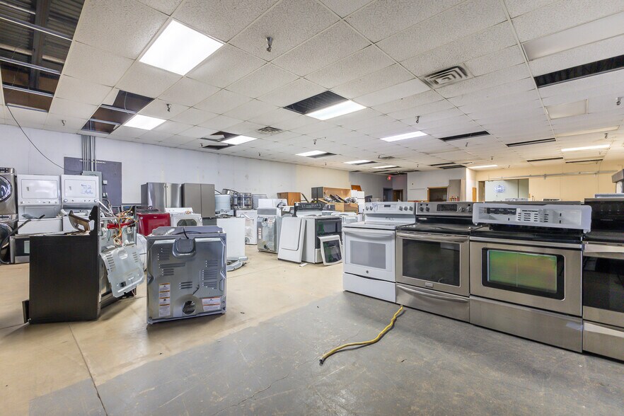 More Photos Of 128 W 8th St, Monroe General Retail For Sale
