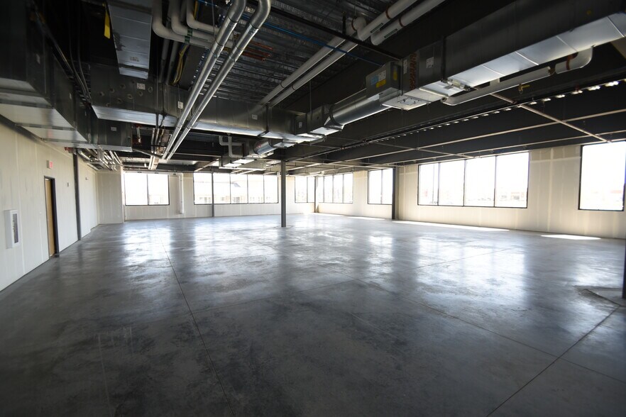 More Photos Of 5651 38th St S, Fargo Office For Lease