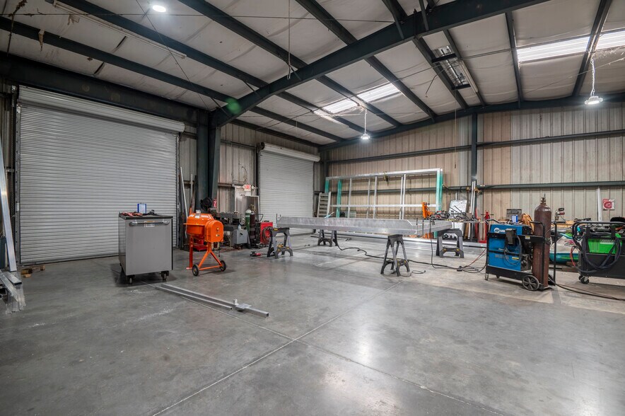 More Photos Of 610 Charlotte St, Punta Gorda Light Manufacturing For Sale
