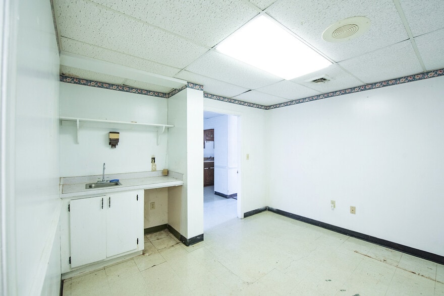 More Photos Of 493 Main St, Warsaw Medical For Sale