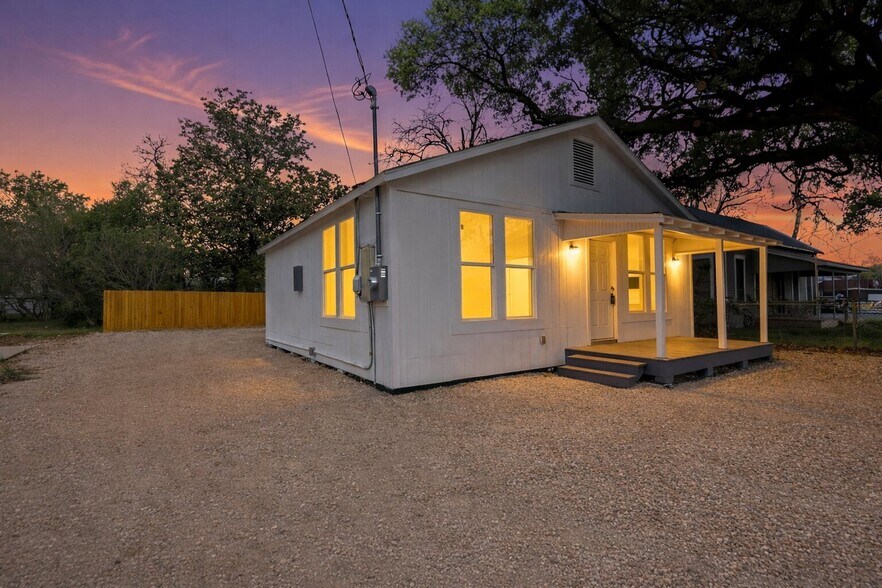 Primary Photo Of 1410 Fannin St, Columbus Office For Sale