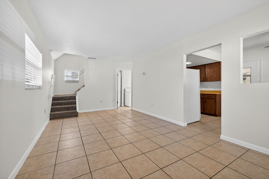 More Photos Of 902 Two Houses Ln, Seffner Apartments For Sale