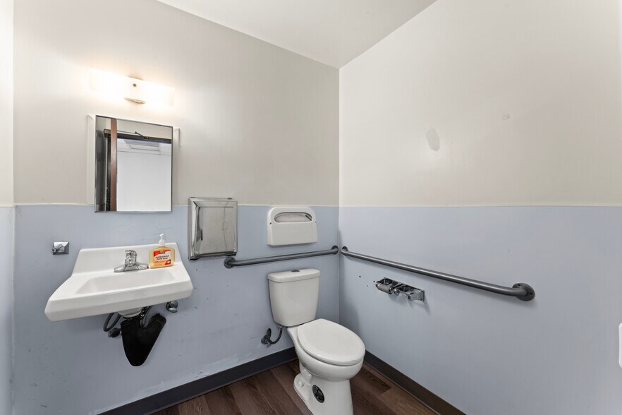 More Photos Of 2460 N Ponderosa Dr, Camarillo Medical For Sale