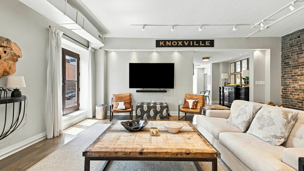 More Photos Of 304 S Gay St, Knoxville Office Residential For Sale