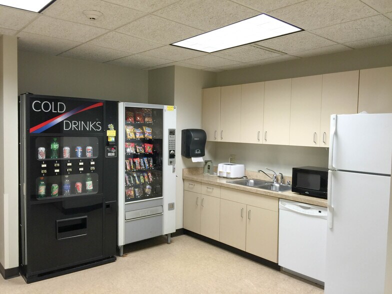 More Photos Of 3001 W Beltline Hwy, Madison Unknown For Lease