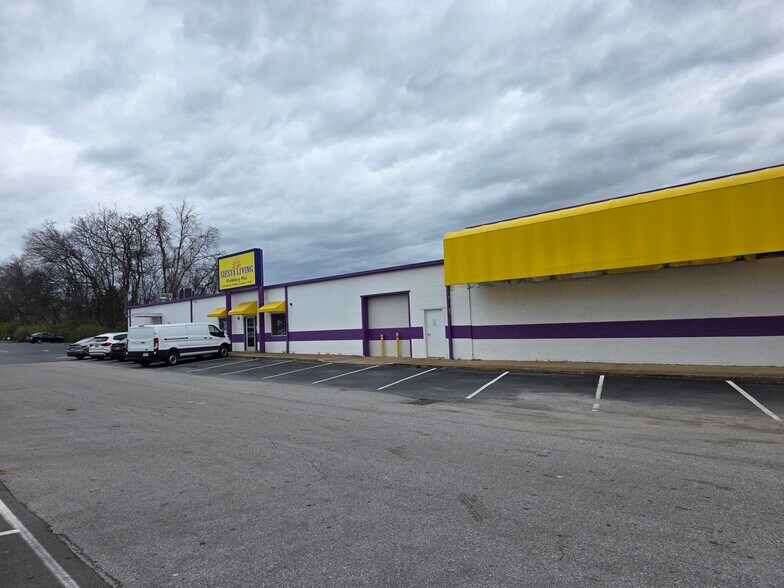 More Photos Of 1028 Gallatin Pike S, Madison Freestanding For Lease