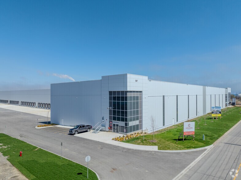 More Photos Of 587 Avonhead Rd, Mississauga Warehouse For Lease