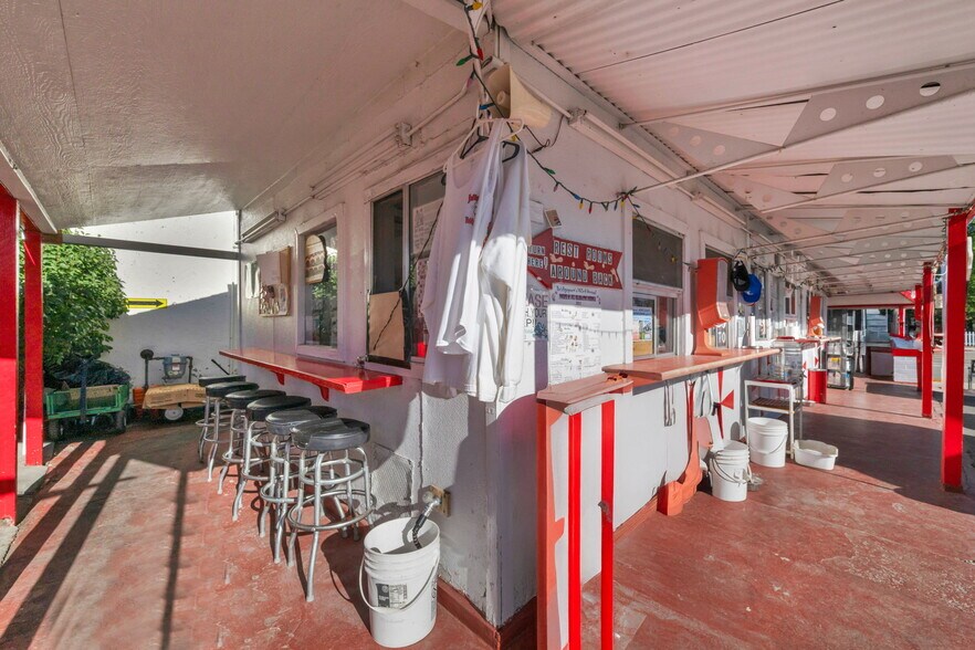 More Photos Of 198 Main St, Bridgeport Restaurant For Sale