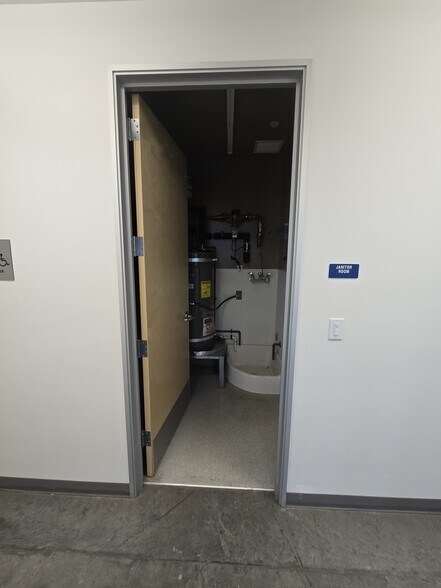 More Photos Of 23840-23842 Rider St, Perris Distribution For Lease