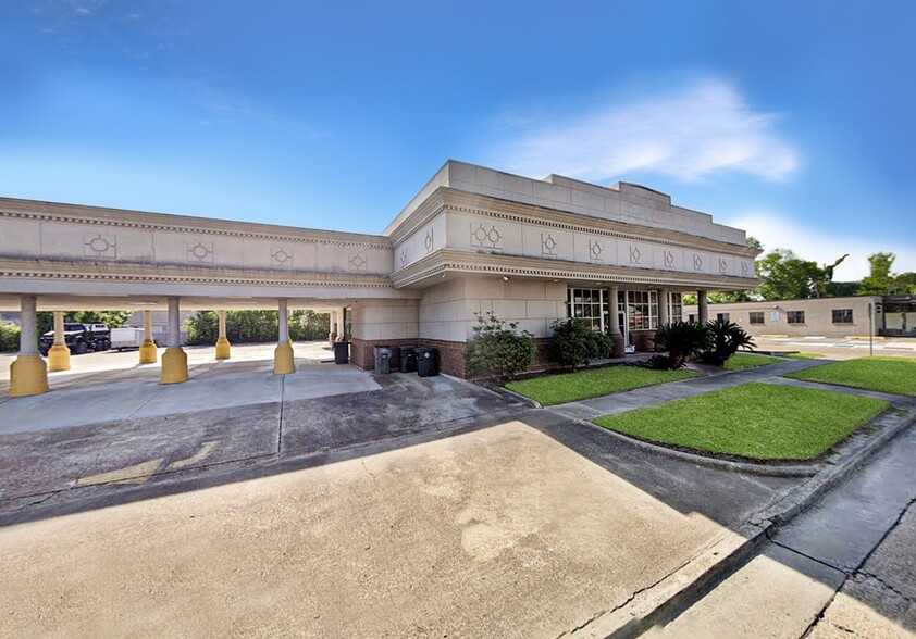 Primary Photo Of 1100 Enterprise Blvd, Lake Charles Storefront Retail Office For Sale