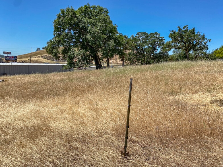 More Photos Of 8017 Old Highway 99 N, Roseburg Distribution For Sale