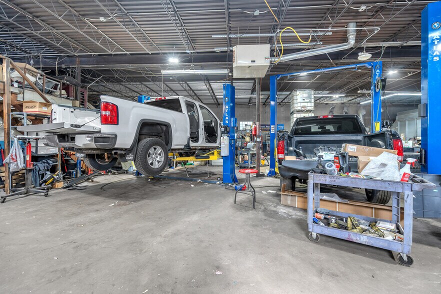 More Photos Of 26 E 34th Pl, Steger Auto Repair For Lease