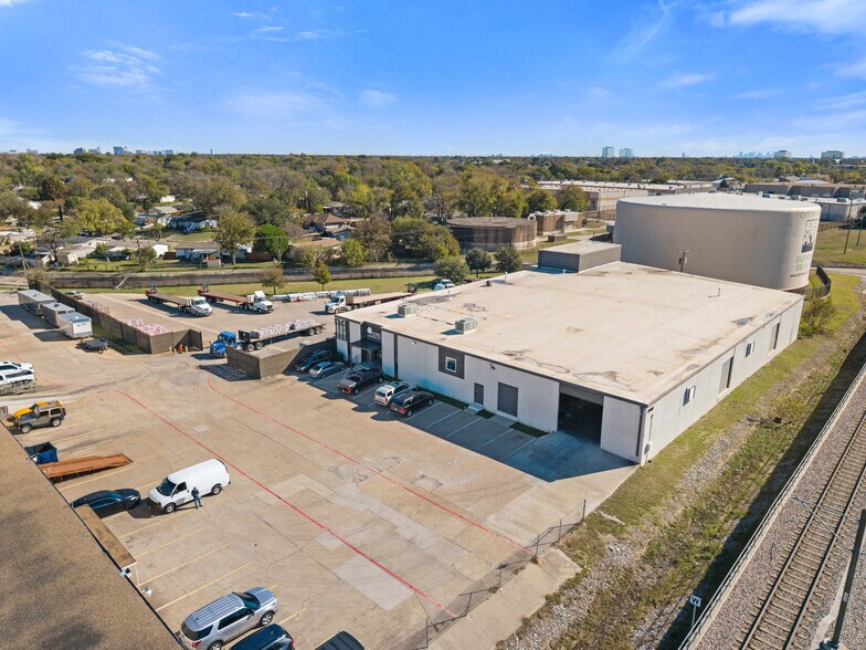 More Photos Of 13840 Denton Dr, Farmers Branch Warehouse For Lease