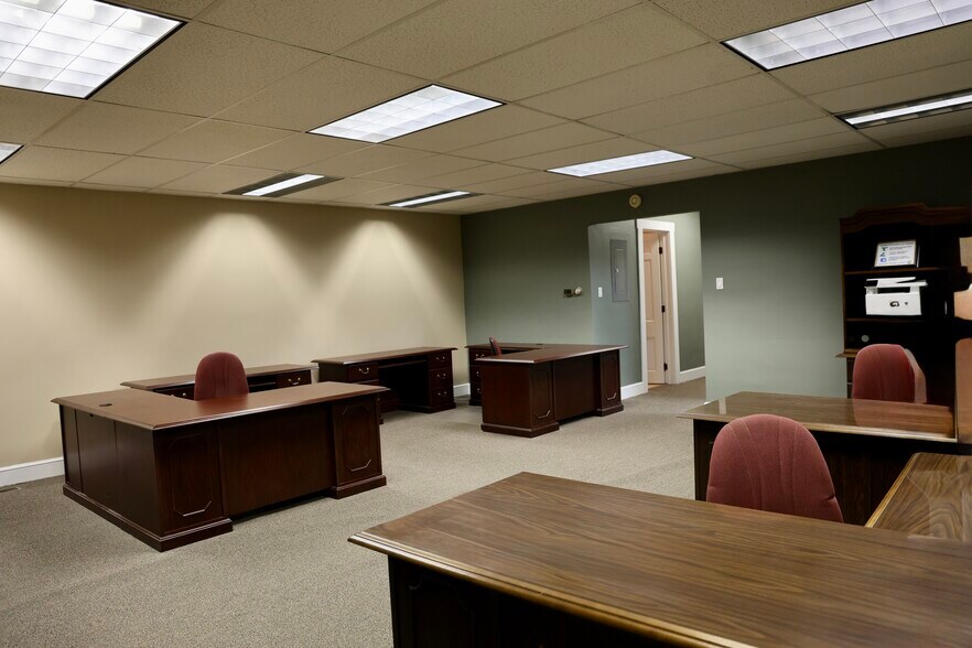 More Photos Of 124-128 E Morgan St, Martinsville Storefront Retail Office For Sale