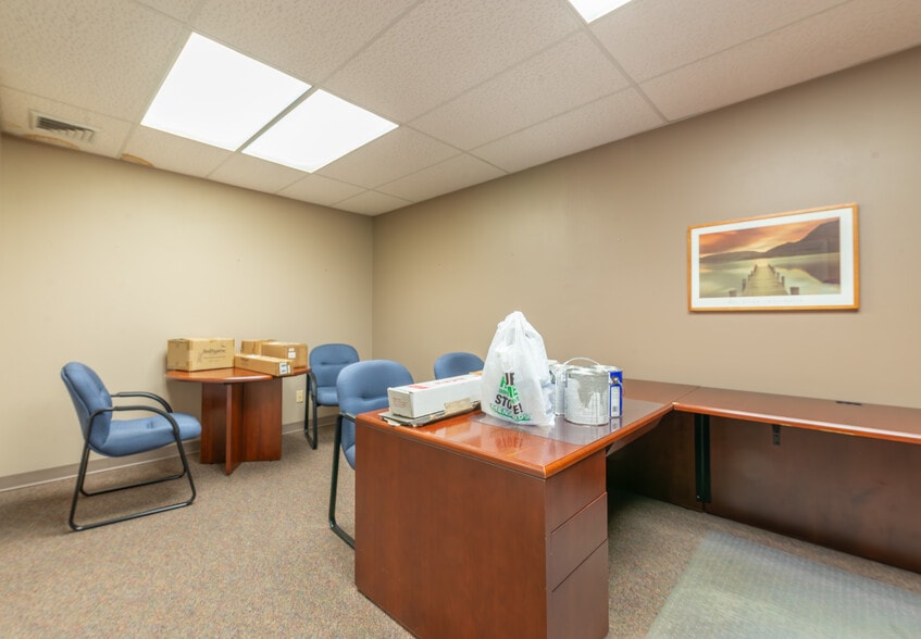 More Photos Of 210 W Spring St, Freeport Office For Sale