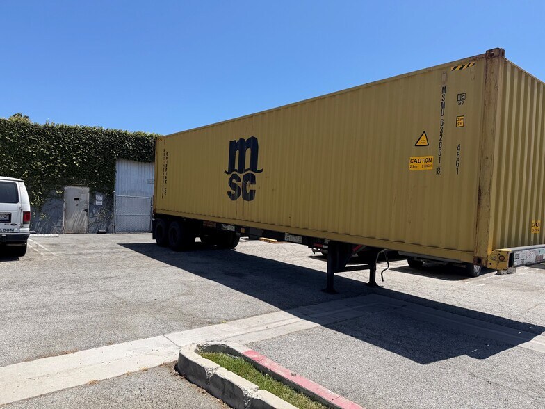 More Photos Of 10451-10463 W Jefferson Blvd, Culver City Warehouse For Lease