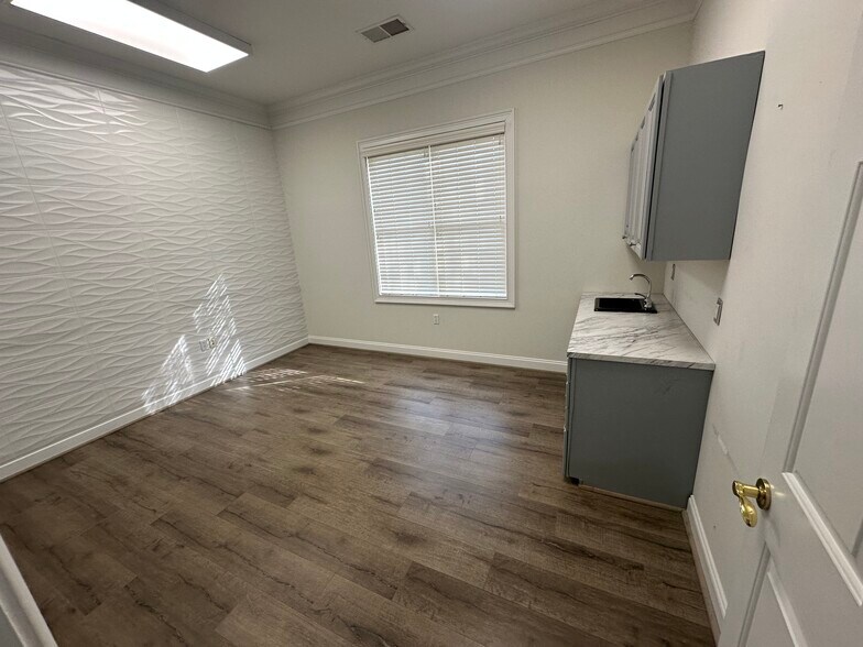 More Photos Of 10405 Old Alabama Connector Rd, Alpharetta Medical For Lease