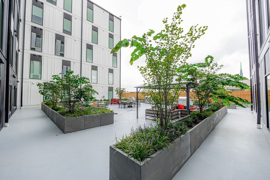 More Photos Of 366 E Broad St, Columbus Apartments For Lease