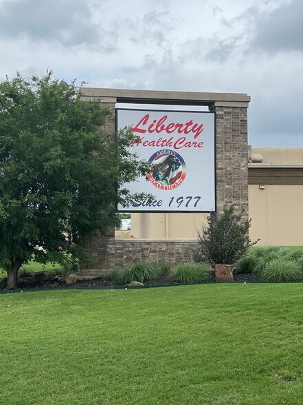 More Photos Of 18600 Lyndon B Johnson Fwy, Mesquite Storefront Retail Office For Sale