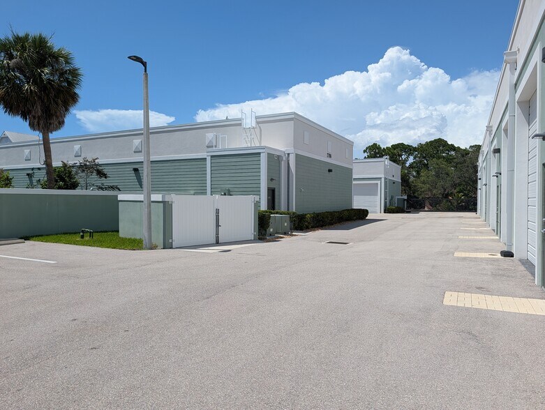 More Photos Of 4276 Bonita Beach Rd, Bonita Springs Self Storage For Sale