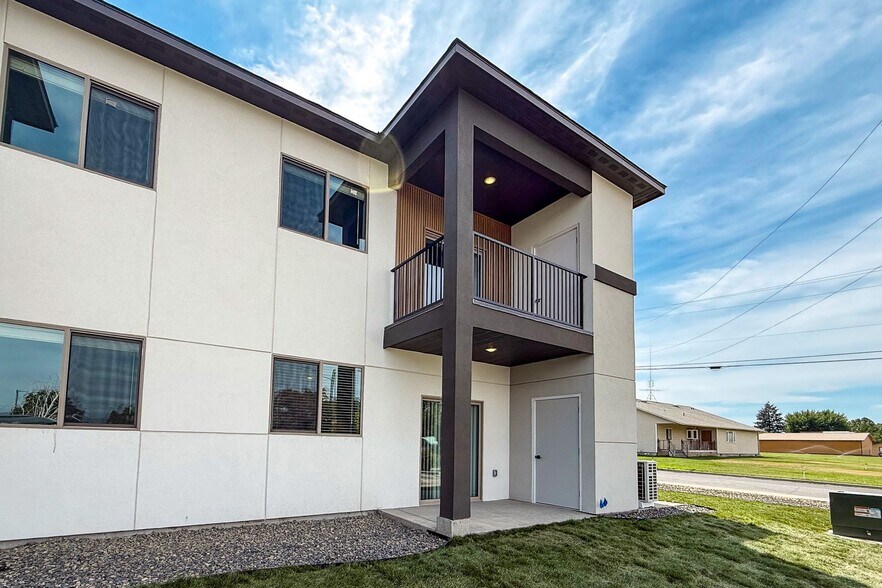 More Photos Of 1007 Grandridge Road, Grandview Apartments For Sale