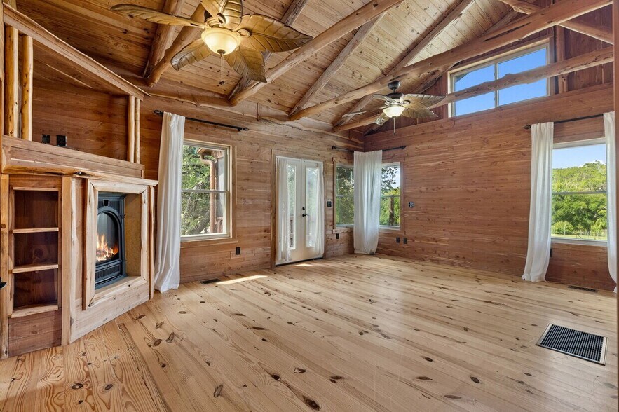 More Photos Of 4032 Ranch Road 3232, Johnson City Hotel For Sale