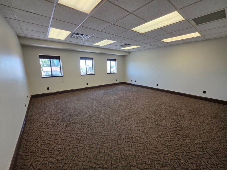 More Photos Of 13290 Contractors Dr, Chico Manufacturing For Lease